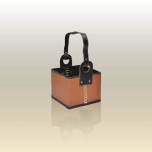 Bolso matero clásico de eco-cuero con base de madera y costuras reforzadas.