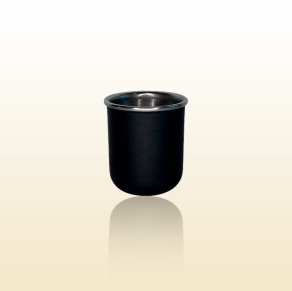 Mate de acero inoxidable color negro.